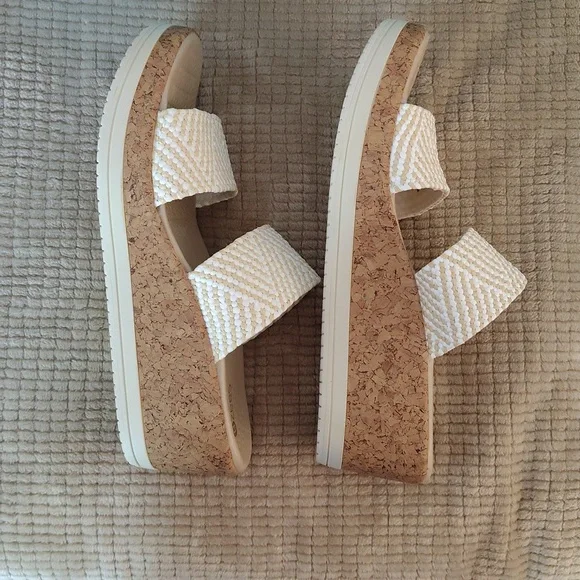 New BZEES Resort Wht/Nat Fabric Wedge Sandals Size 7.5 M With Box - Picture 3 of 16